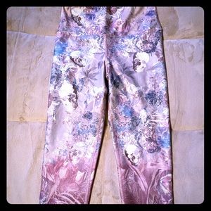 EVOLUTION & CREATION LEGGINGS CROP NWOT